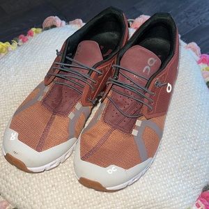 On Cloud men sneaker size 9